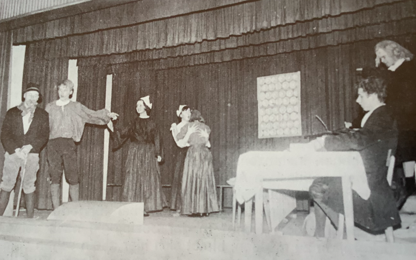 Theateraufführung "Der zerbrochene Krug" (Heinrich von Kleist)