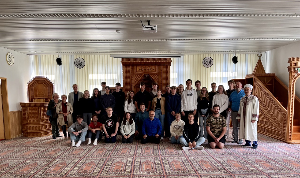 Religionskurs der Q2 besucht die Moschee in Hemer