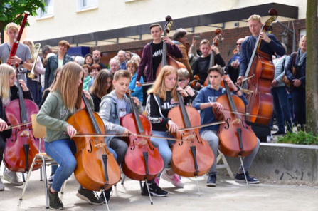 Musikalischer Flashmob in der Hemeraner Innenstadt