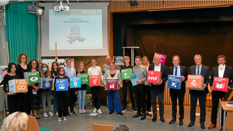 Urkundenverleihung "Mitarbeitende UNESCO-Schule"